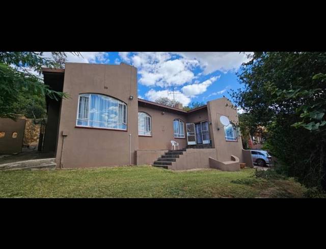 4 BEDROOM HOUSE FOR SALE IN GLENVISTA